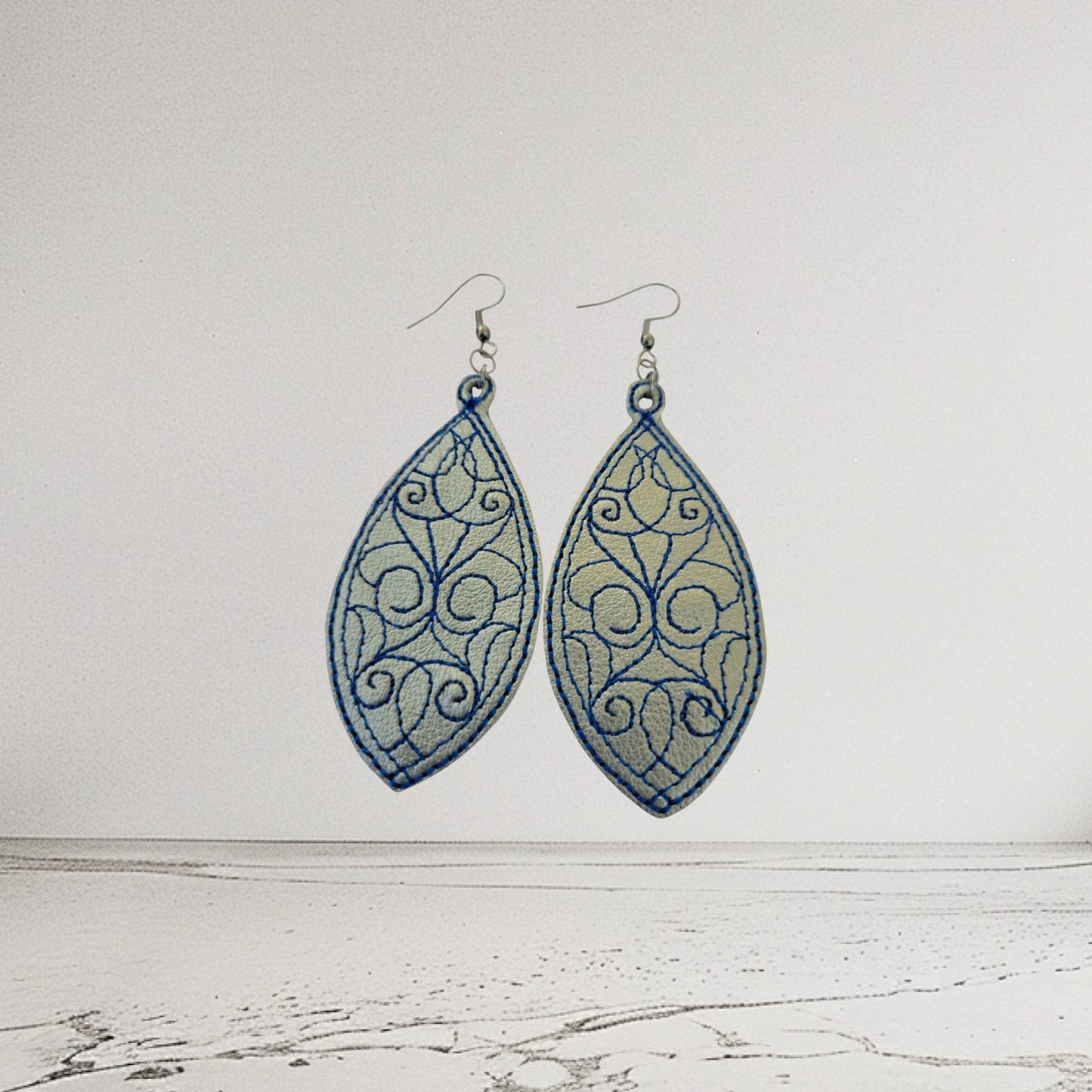 Gestickte Ohrringe Tropfen Kunstleder